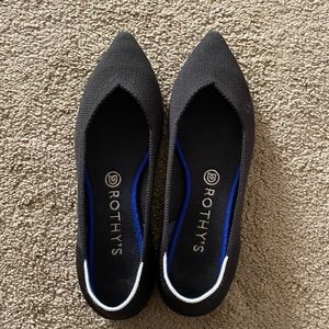 Rothy’s black points